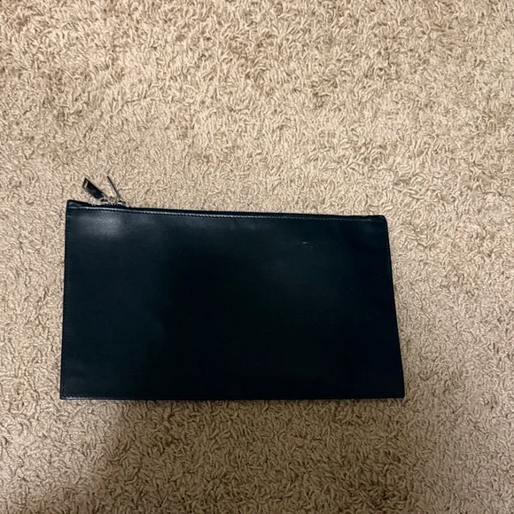 Saint Laurent Elegant Black Leather Pouch - Picture 2 of 7